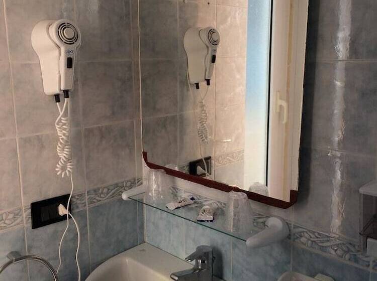 スタンダード4人部屋, Corallo