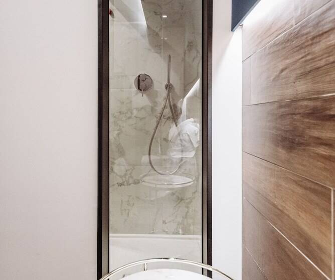 חדר דלוקס, Europa