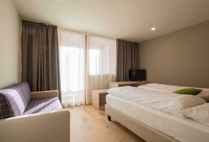 חדר משפחתי, La Baita