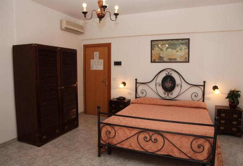 غرفة قياسية ثلاثية, Lo Scirocco