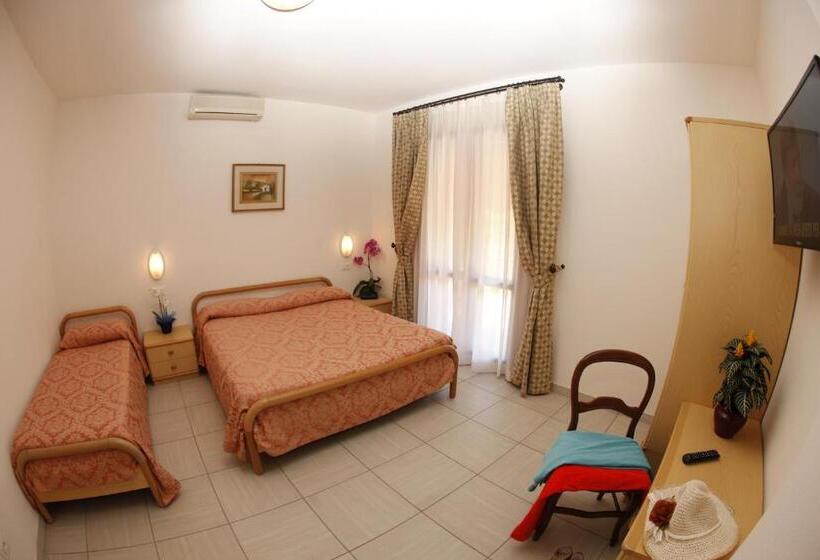 غرفة قياسية ثلاثية, Lo Scirocco