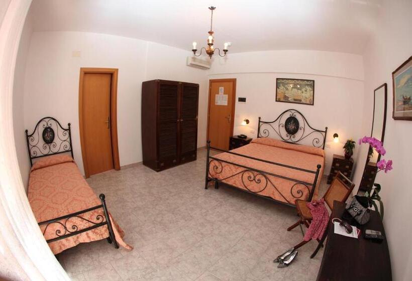Triple Room Sea View, Lo Scirocco
