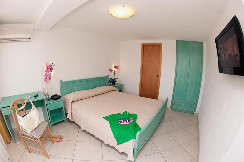 غرفة سوبيريور, Lo Scirocco