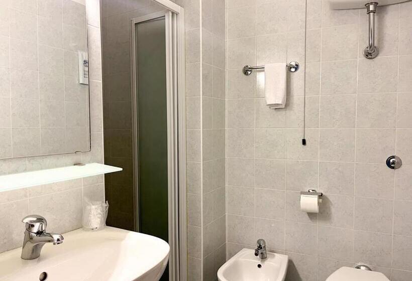 اتاق استاندارد یک نفره, Napoleon