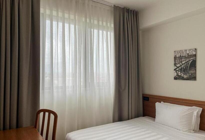 اتاق استاندارد یک نفره, Napoleon