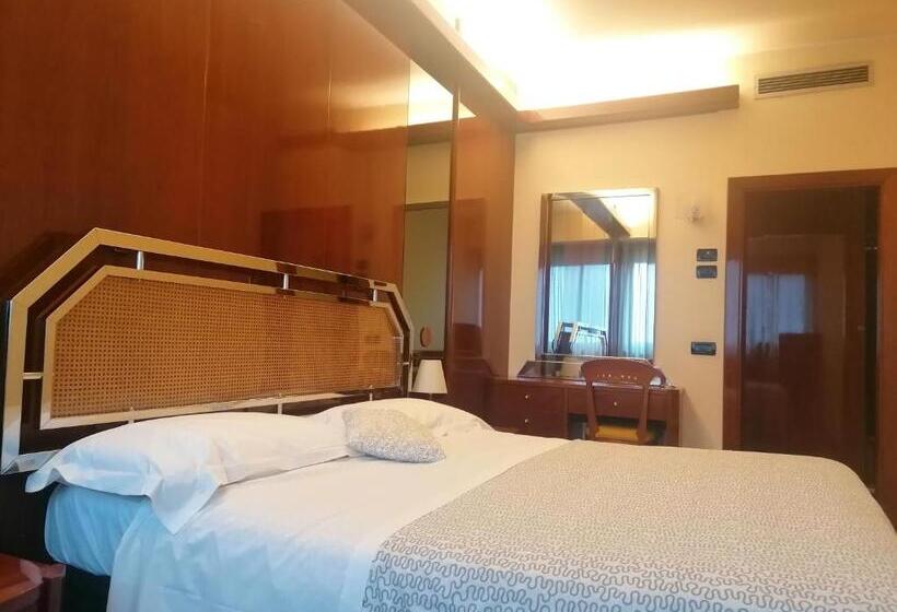 اتاق عادی, Napoleon