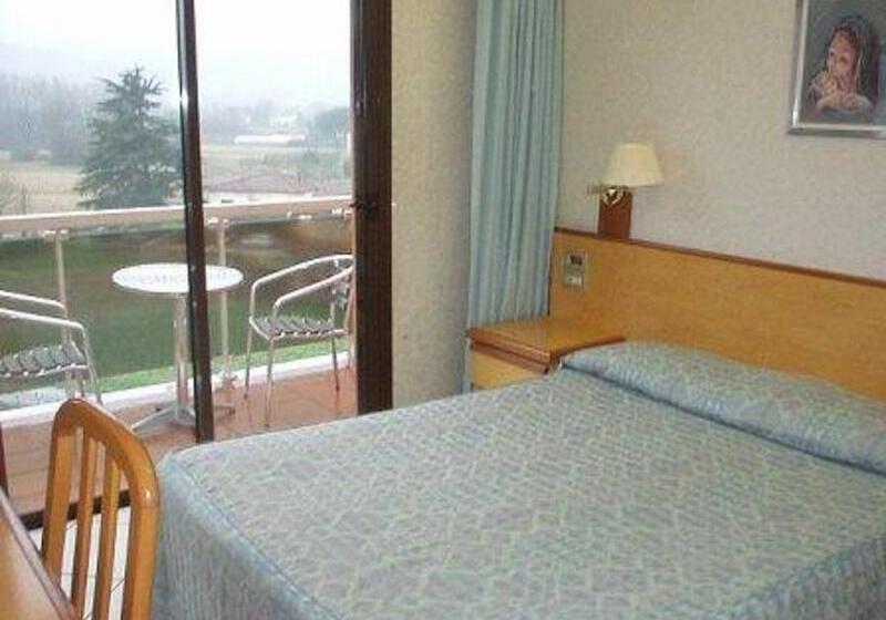 اتاق استاندارد یک نفره, Napoleon