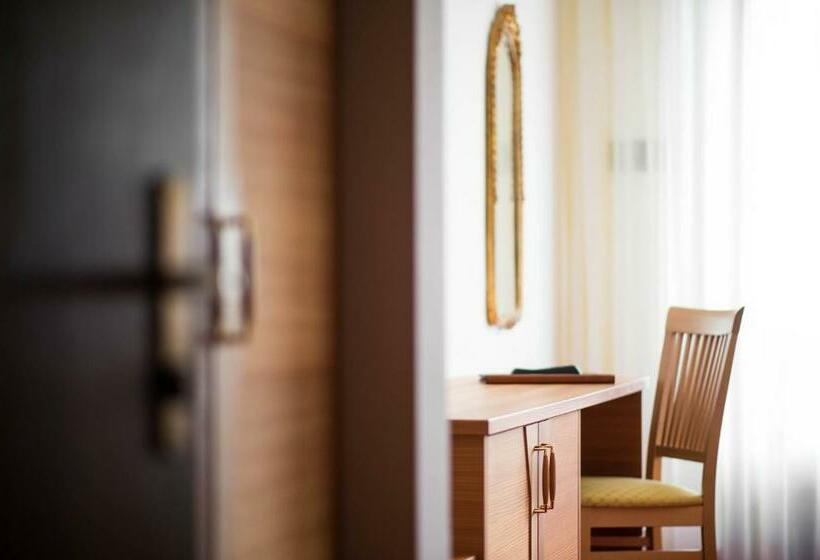 اتاق استاندارد با بالکن, Paradies