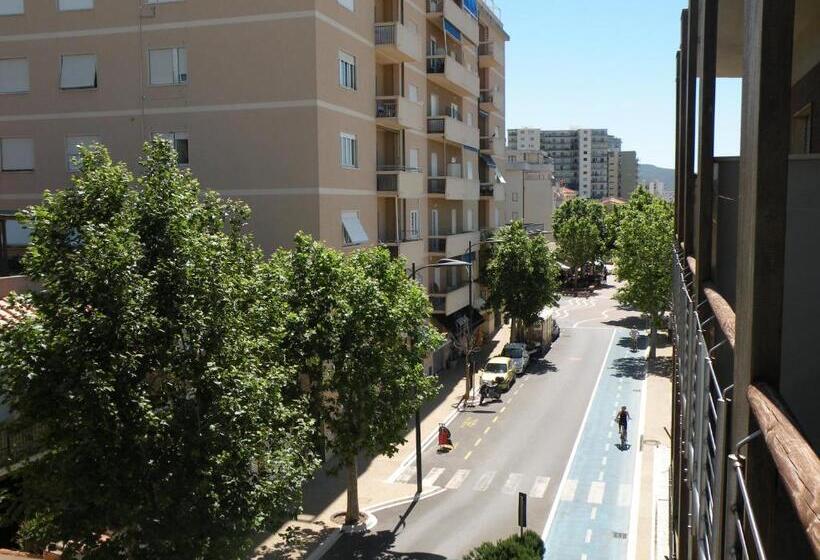 スタンダードトリプルルーム, Parrini