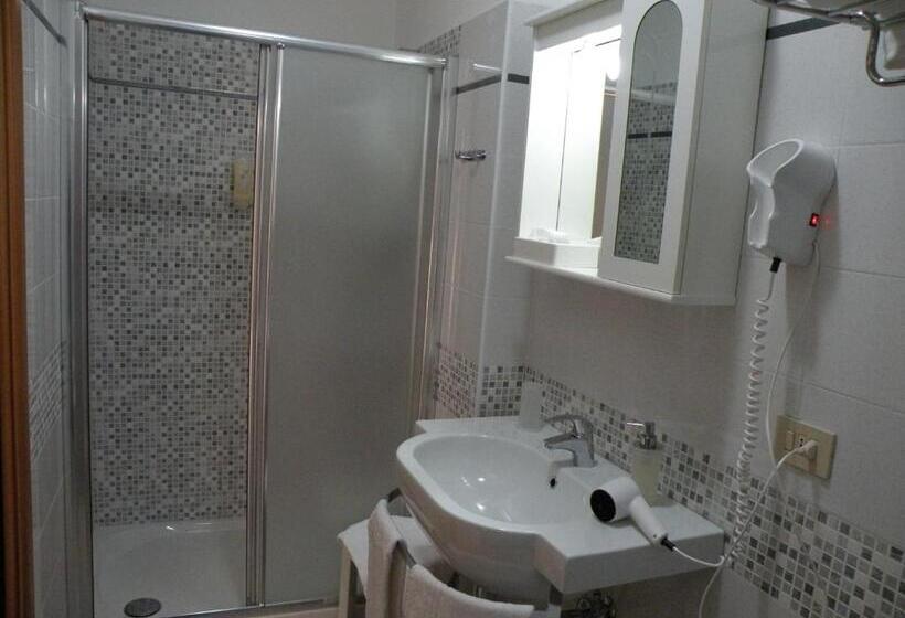 Triple Room Sea View, Parrini