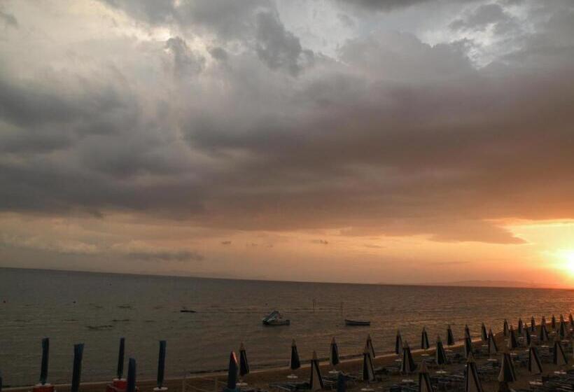 Triple Room Sea View, Parrini