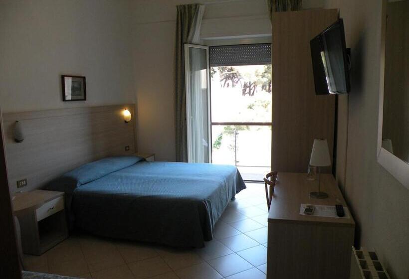 スタンダードトリプルルーム, Parrini