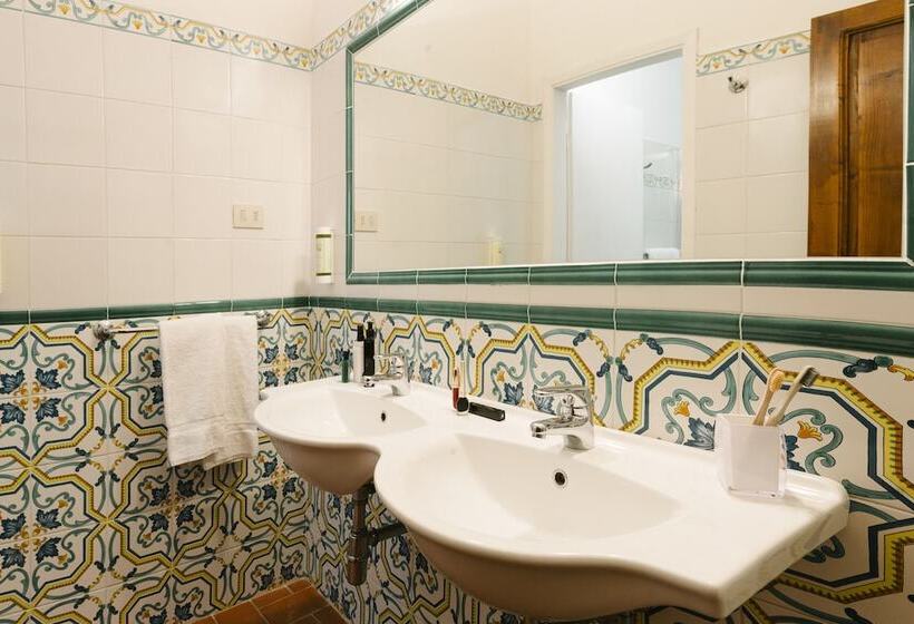 חדר משפחתי, Pensione Bencista