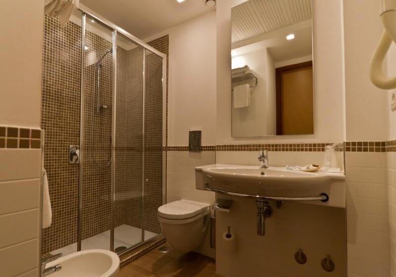 חדר סופריור יחיד, Serapo