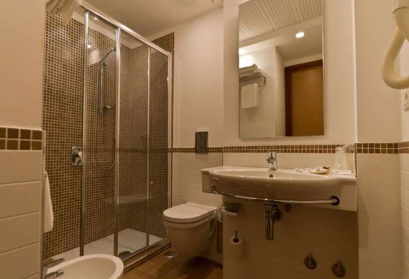 חדר סופריור יחיד, Serapo