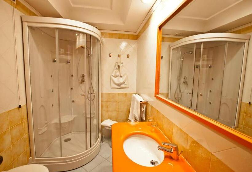 Quarto Estandar com Sacada Vista Jardim, Terme Alexander