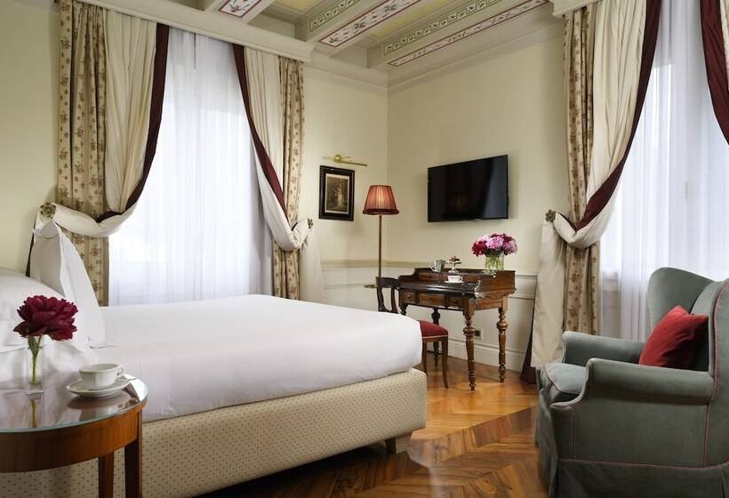سوییت جونیور, Villa Cora
