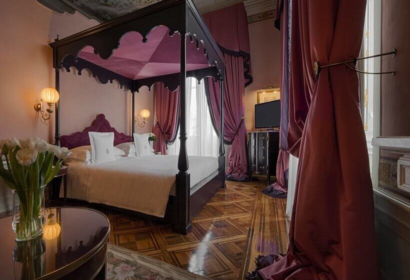 سوییت جونیور, Villa Cora