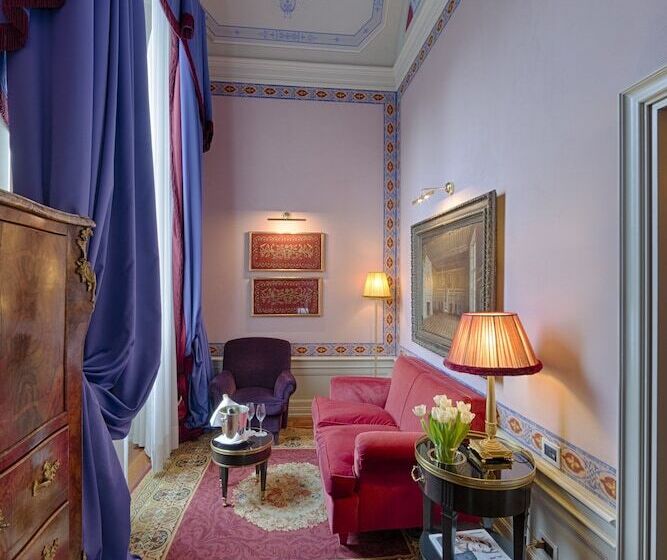 סוויטה, Villa Cora