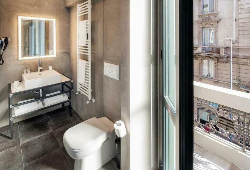 اتاق استاندارد سه تخته با بالکن, Spice Hotel Milano