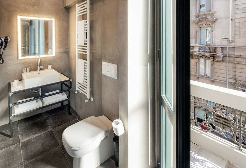 اتاق استاندارد سه تخته با بالکن, Spice Hotel Milano