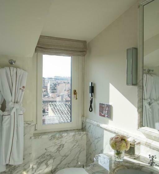 Camera Deluxe, D’inghilterra Roma – Starhotels Collezione