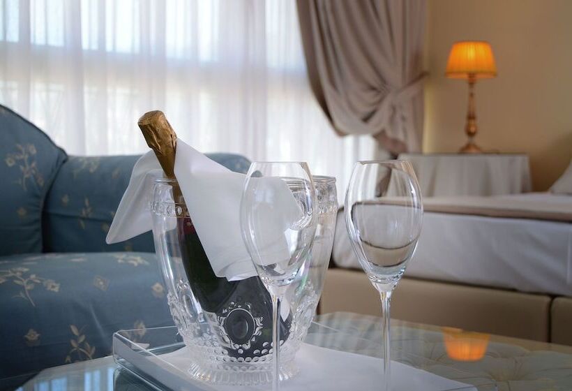 سوییت جونیور, Ambasciatori Palace