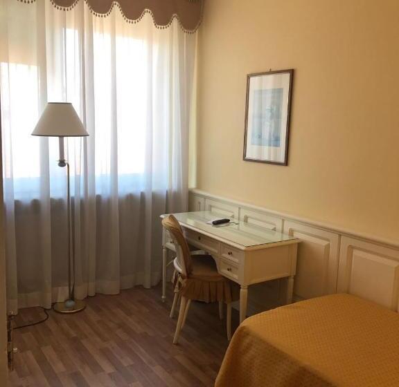 اتاق استاندارد یک نفره, Ambasciatori Palace