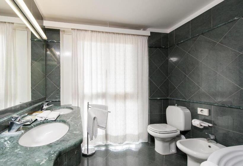 سوییت جونیور, Ambasciatori Palace