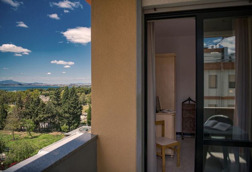 标准单人间, Califfo