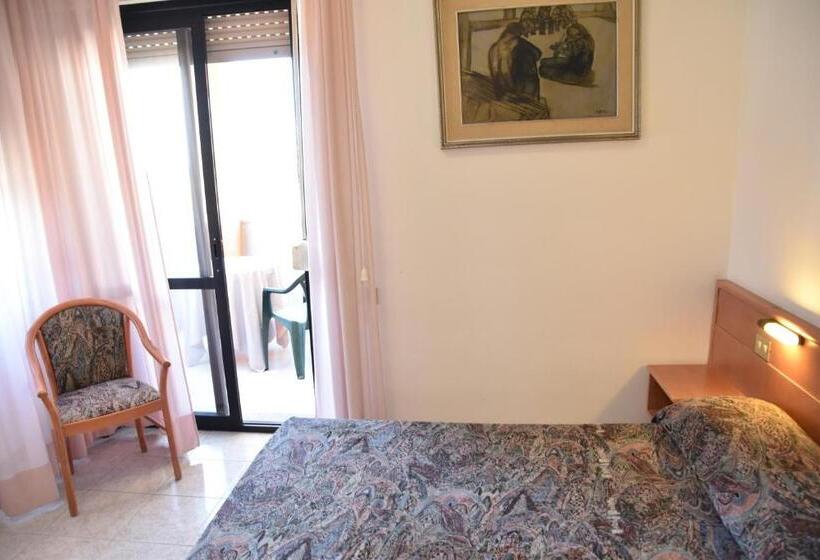 小型套房, Califfo