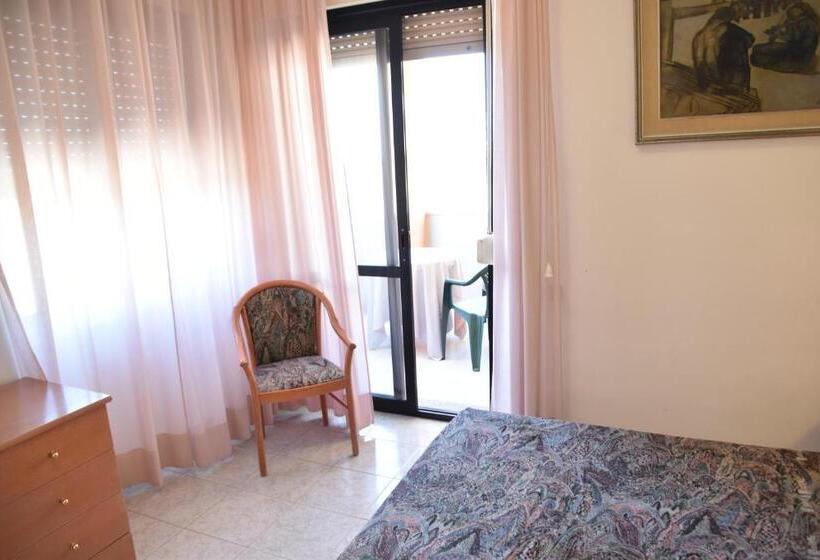 小型套房, Califfo