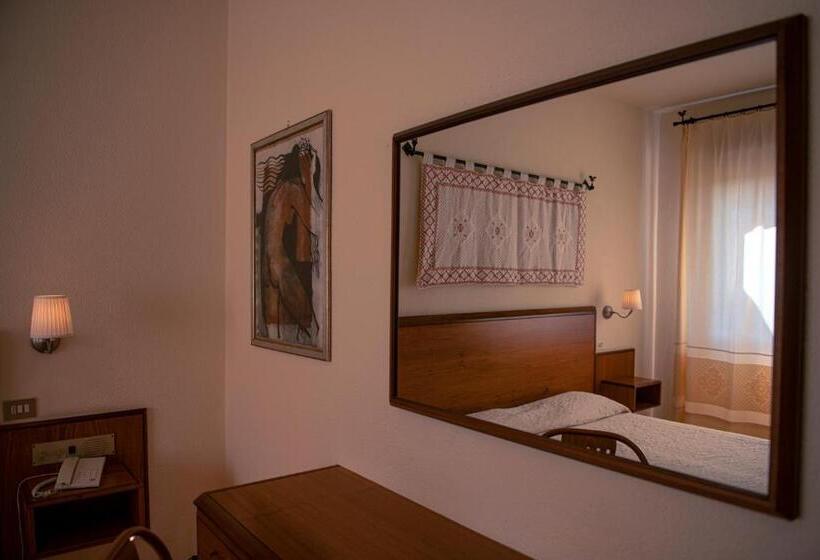 经济四人房间, Califfo