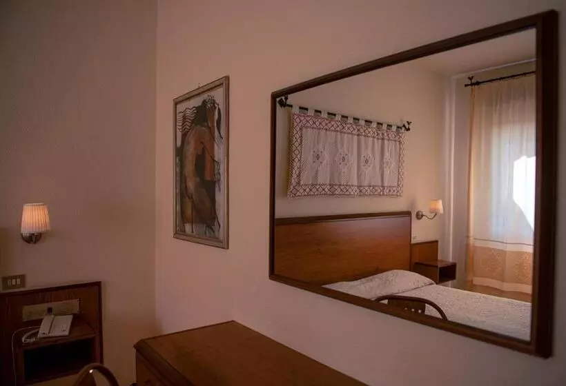Economy Quadruple Room, Califfo