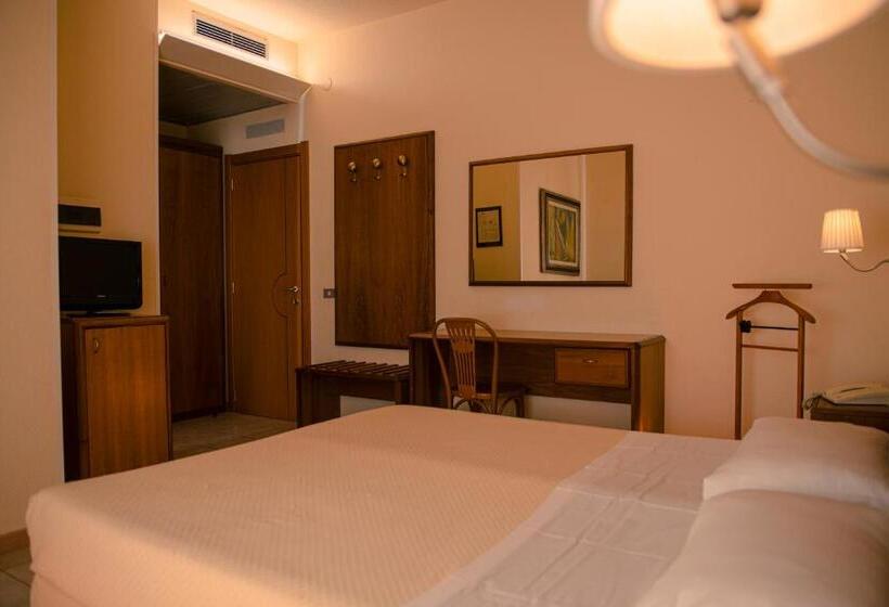 经济四人房间, Califfo