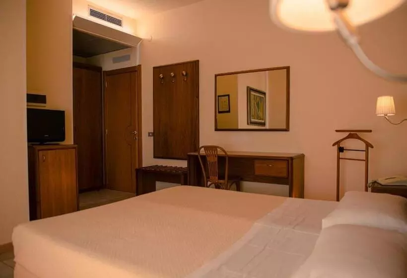 Economy Quadruple Room, Califfo