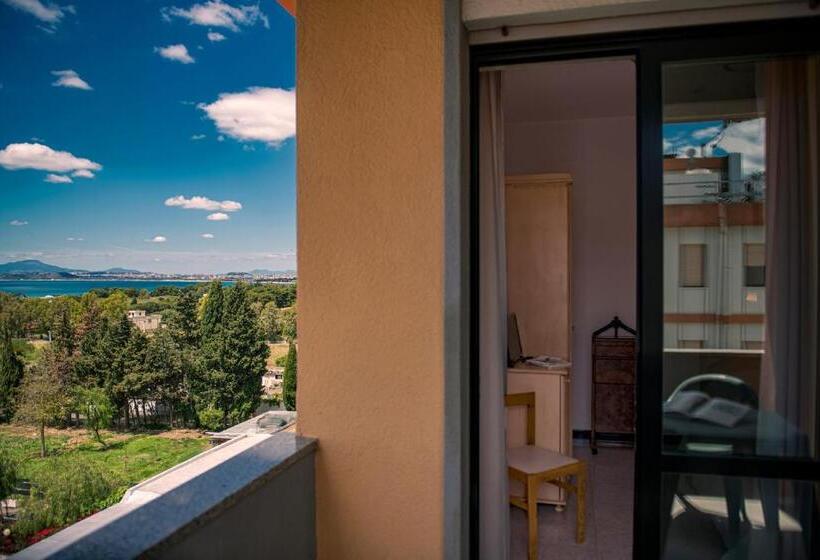 小型套房, Califfo