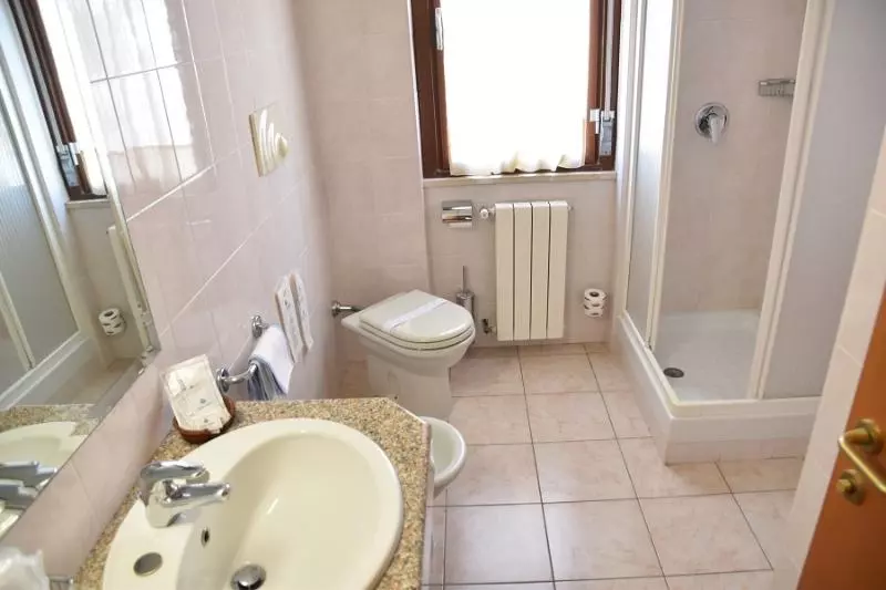 Standard Yhden Hengen Huone, Califfo