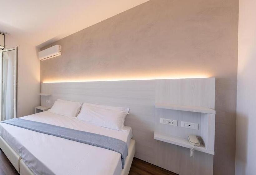 غرفة كلاسيكية ثلاثية, Corfù