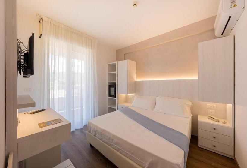 غرفة قياسية رباعية, Corfù