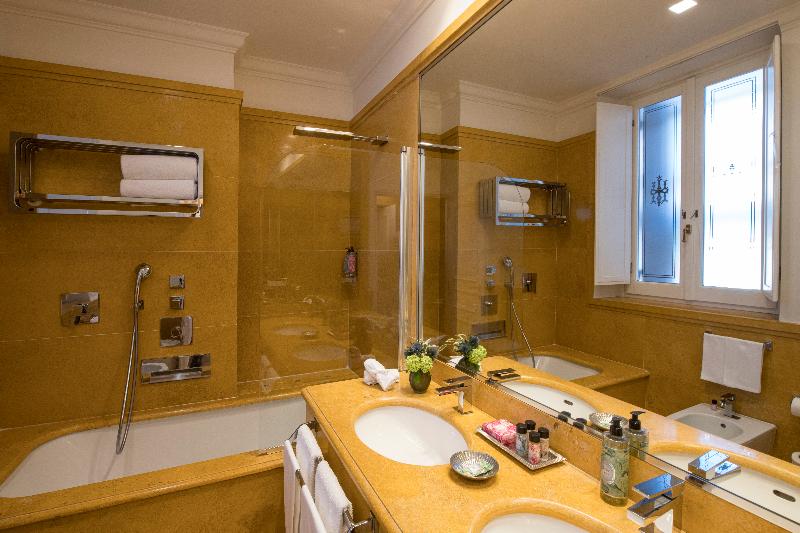 Quarto Deluxe, D’inghilterra Roma – Starhotels Collezione