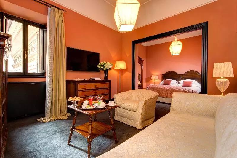 اتاق خانوادگی تودرتو, D’inghilterra Roma – Starhotels Collezione