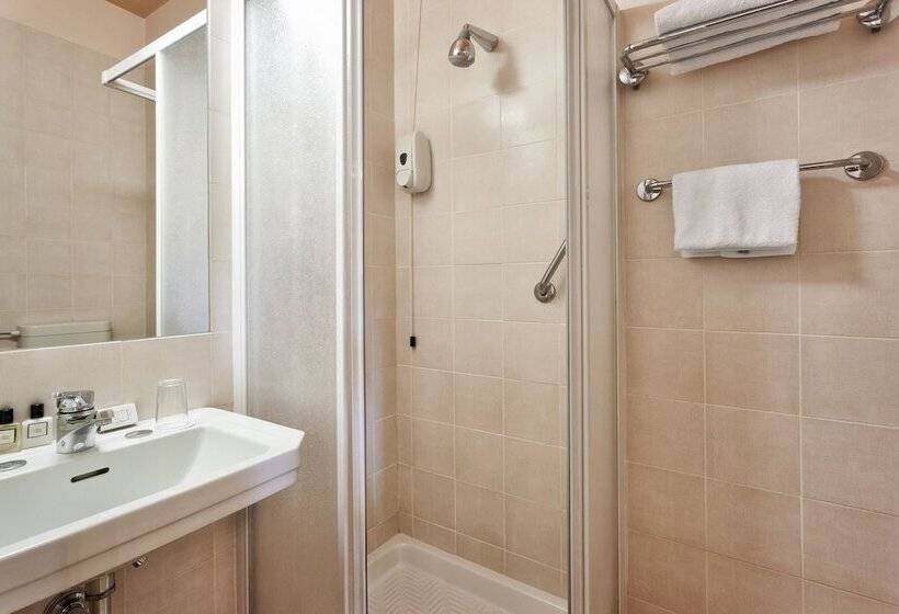 חדר סטנדרט לארבעה, Ercolini & Savi