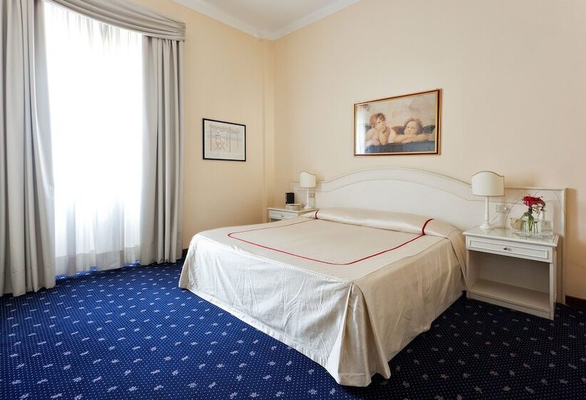 חדר סטנדרט לארבעה, Ercolini & Savi