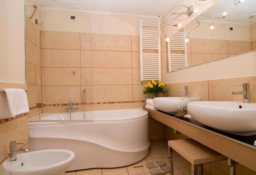 سوییت جونیور, Europa