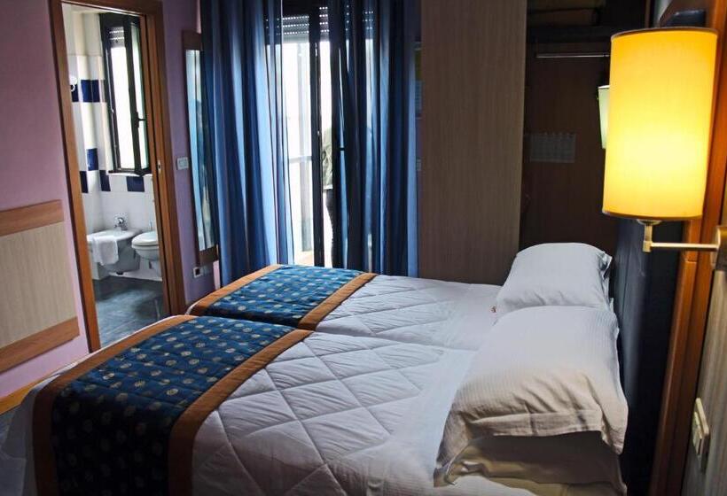 Comfort room with balcony, Genty