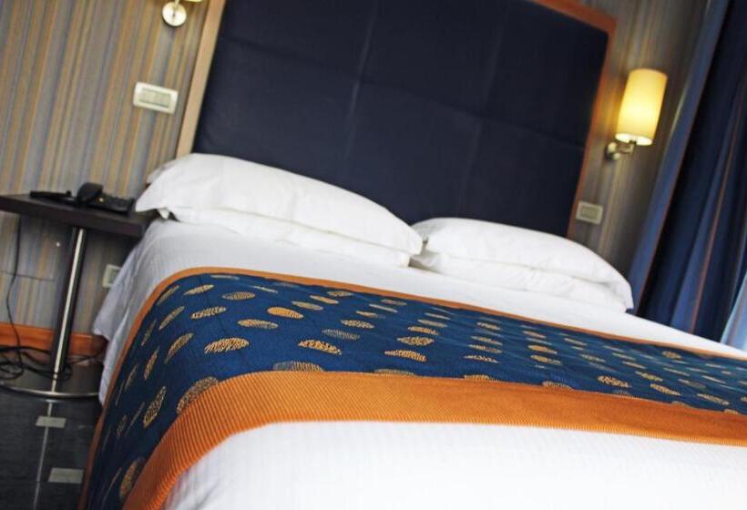 Comfort room with balcony, Genty