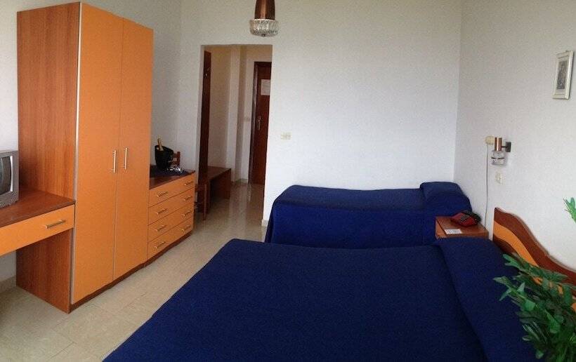 غرفة قياسية ثلاثية, Germania