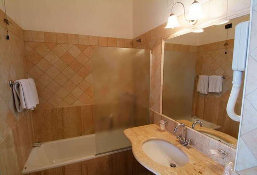 غرفة قياسية ثلاثية, Grand Hotel Montesilvano