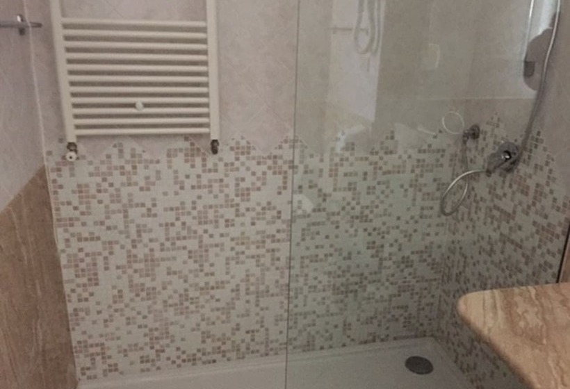 غرفة قياسية ثلاثية, Grand Hotel Montesilvano